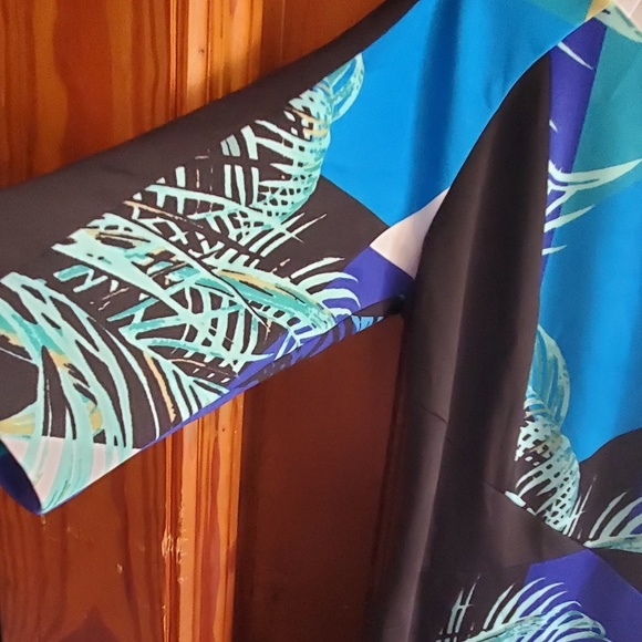 Eye catch for sure! Beautiful, bright colors - Picture 3 of 8